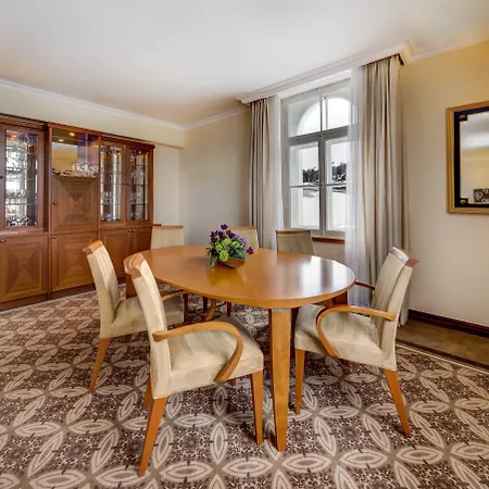 Отель Grand Des Bains Kempinski