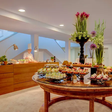 Отель Grand Des Bains Kempinski 5*